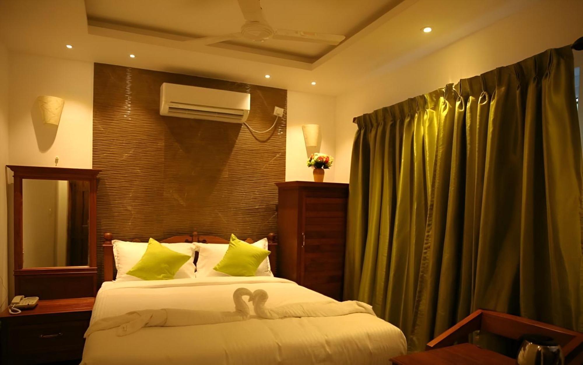 Le Holiday Inn Pondicherry Exterior foto